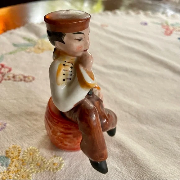 Vintage Asian Man Sitting on Barrel Figurine. Occupied Japan. 5"H x 4"W - Picture 6 of 16